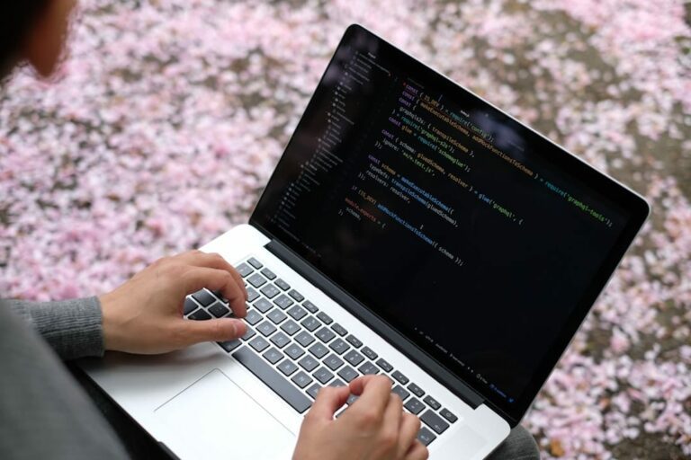 Développer pour Android ou iOS : quelles différences ? : Guide pour choisir la plateforme adaptée à votre public cible.