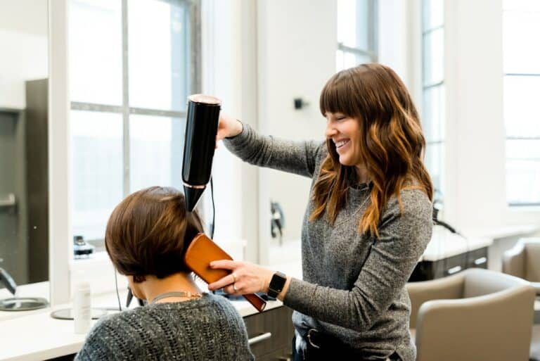 « Réussir la transition numérique de votre salon de coiffure avec un template prêt à l’emploi »