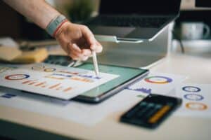 Combien coûte l’intégration d’une solution IA en entreprise ?
